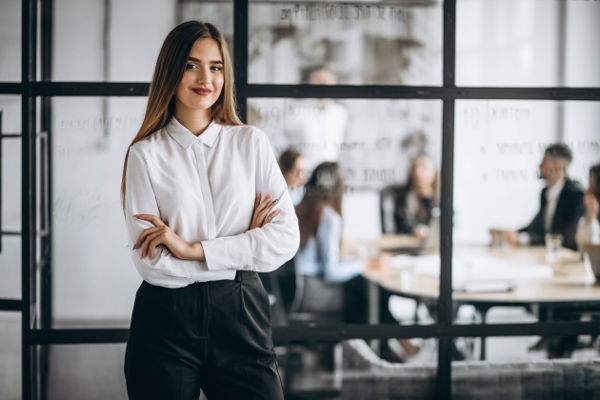 Mujer en oficina